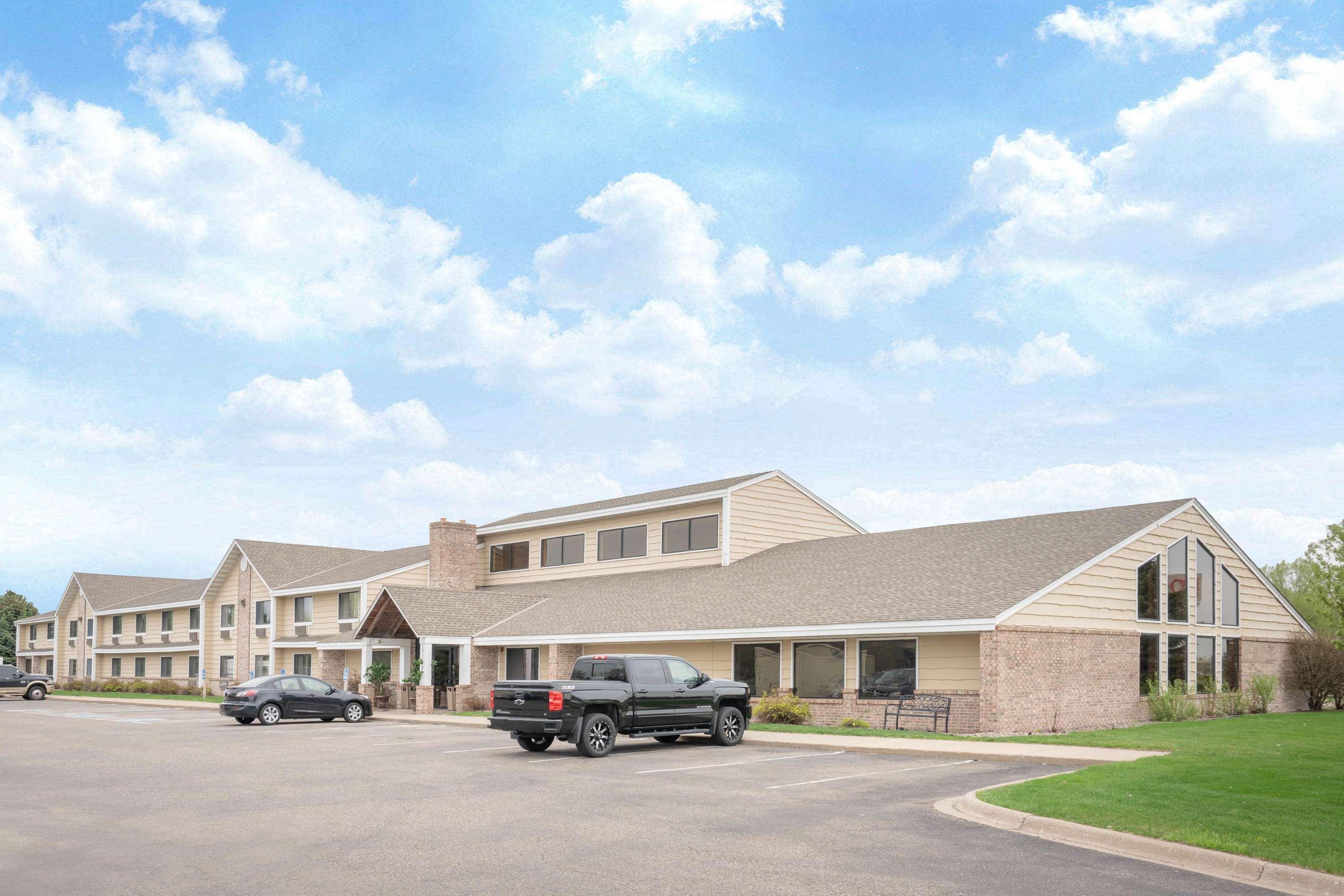 Baymont By Wyndham Lakeville Exterior foto